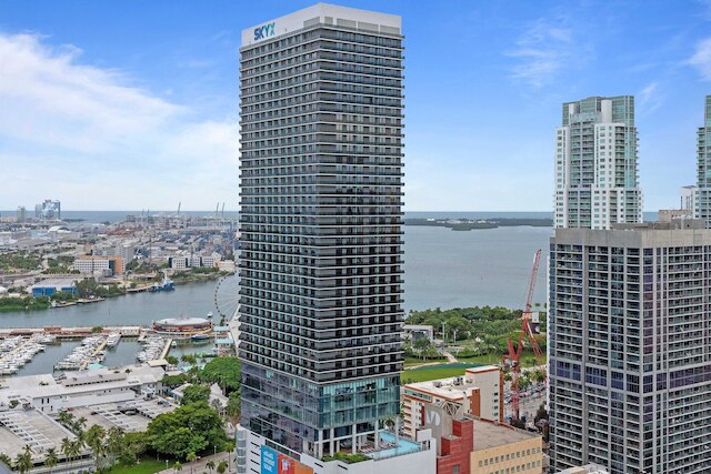 ラムランナー ダウンタウン プール ジム フル サービス タワー