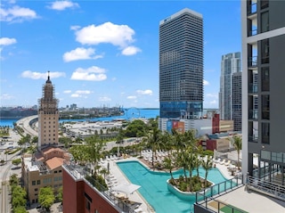 ベイサイド ブリーズ ダウンタウン ラグジュアリー タワー プール ジム