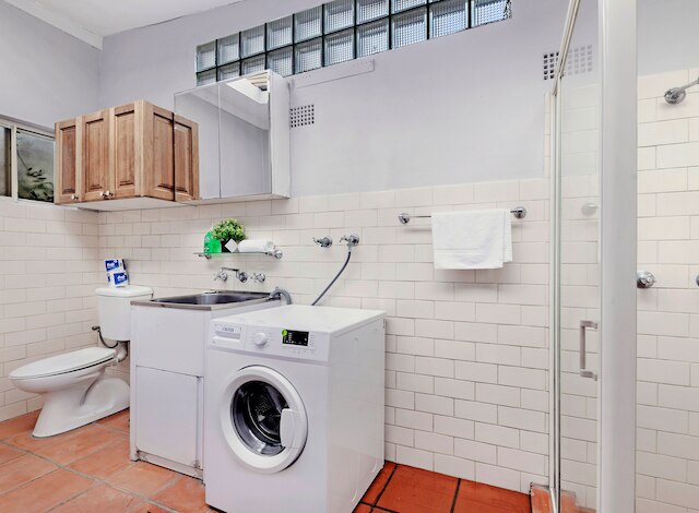 コージーグル | キャンプシー | オールディー-グッディー ルック 4 ベッド ハウス