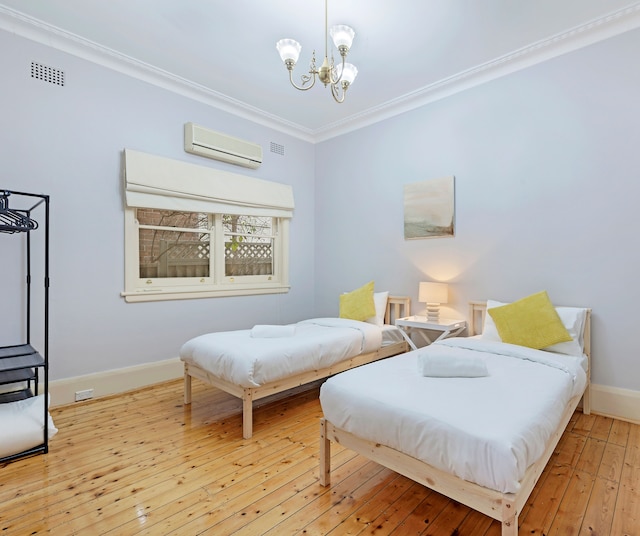 コージーグル | キャンプシー | オールディー-グッディー ルック 4 ベッド ハウス