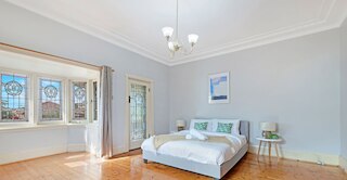 コージーグル | キャンプシー | オールディー-グッディー ルック 4 ベッド ハウス