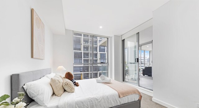 Kozyguru | マスコット | 2ベッド クローズ トゥ トレイン