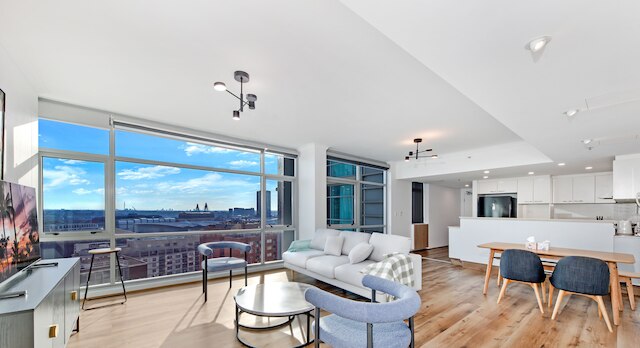 Kozyguru | シドニー CBD | アメージング シティ ビュー 3 ベッド アパート