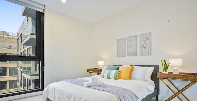 Kozyguru | ムーニー ポンズ | モダン 1 ベッド アパート パーキング