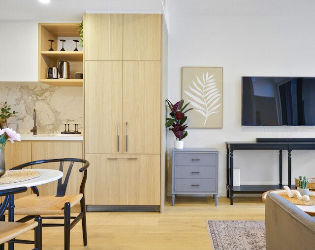 Kozyguru | ムーニー ポンズ | モダン 1 ベッド アパート パーキング