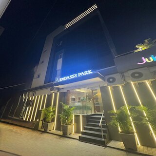 エンバシー パーク ニア US 領事館