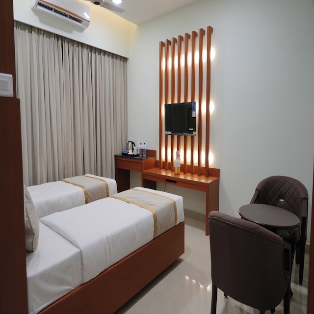 エンバシー パーク ニア US 領事館