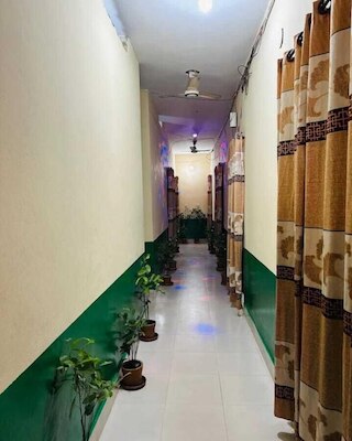 ホテル ニュー ジャトラバリ