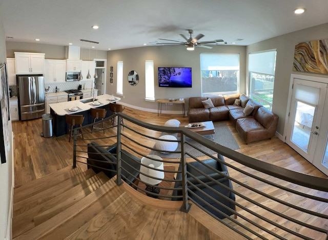 ニューリー ビルト プールサイド ホーム ウィズ バルコニー BBQ