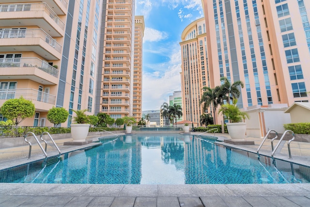 ラグジュアリー スイート ウィズ 180 スタニング シティ ビューズ