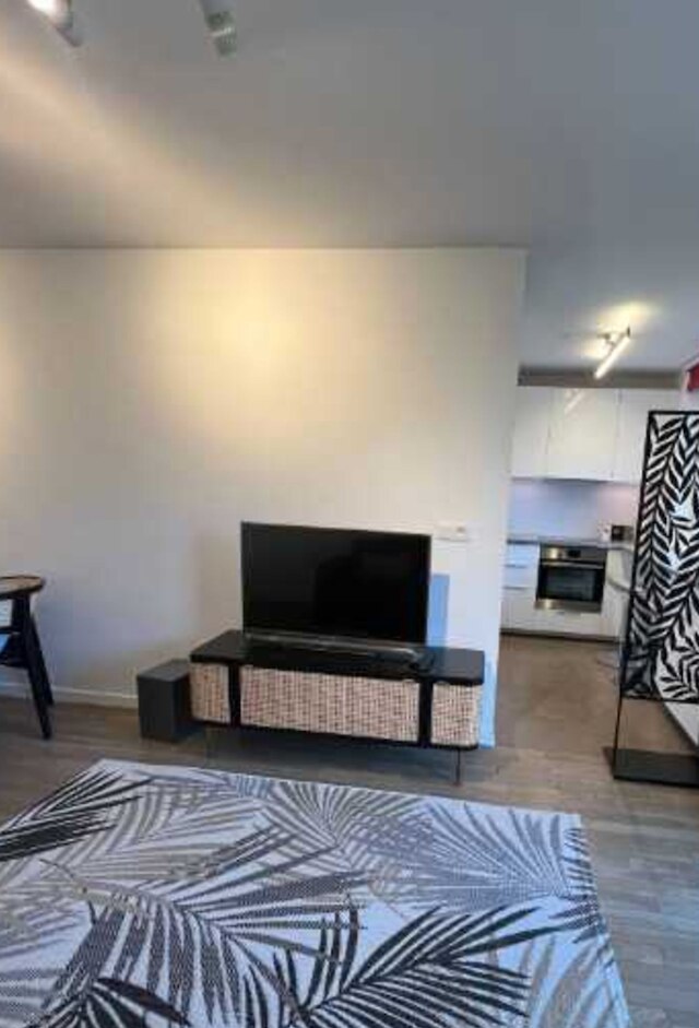 フラット ウィズ バルコニー 4P/1BDR ニア ラ デファンス