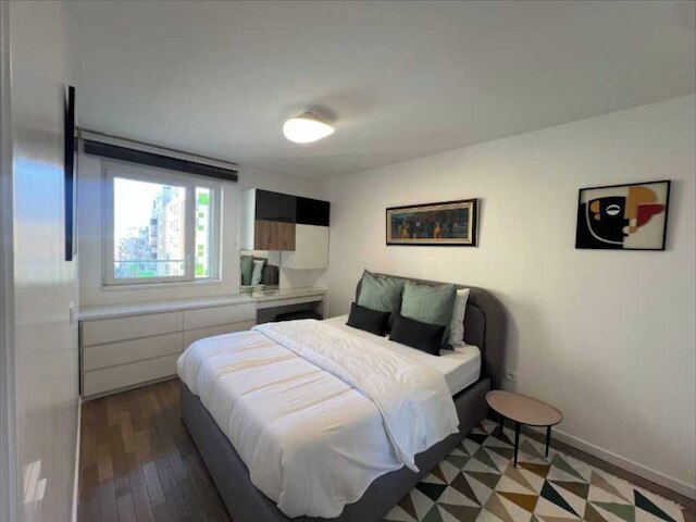 フラット ウィズ バルコニー 4P/1BDR ニア ラ デファンス