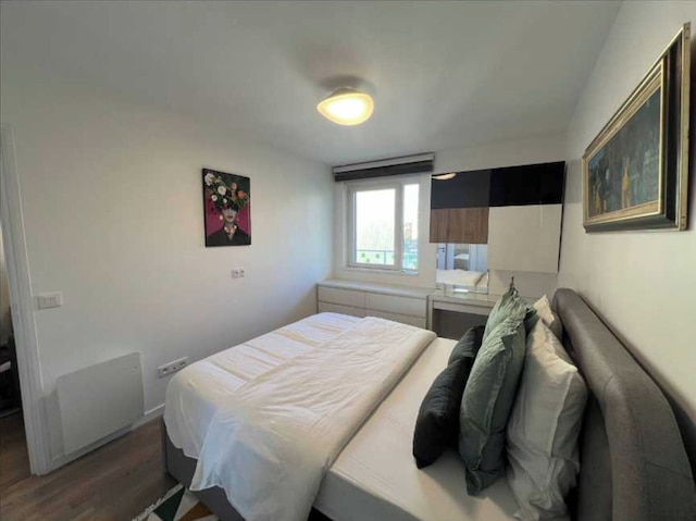 フラット ウィズ バルコニー 4P/1BDR ニア ラ デファンス