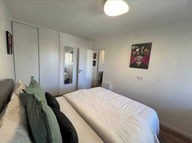 フラット ウィズ バルコニー 4P/1BDR ニア ラ デファンス