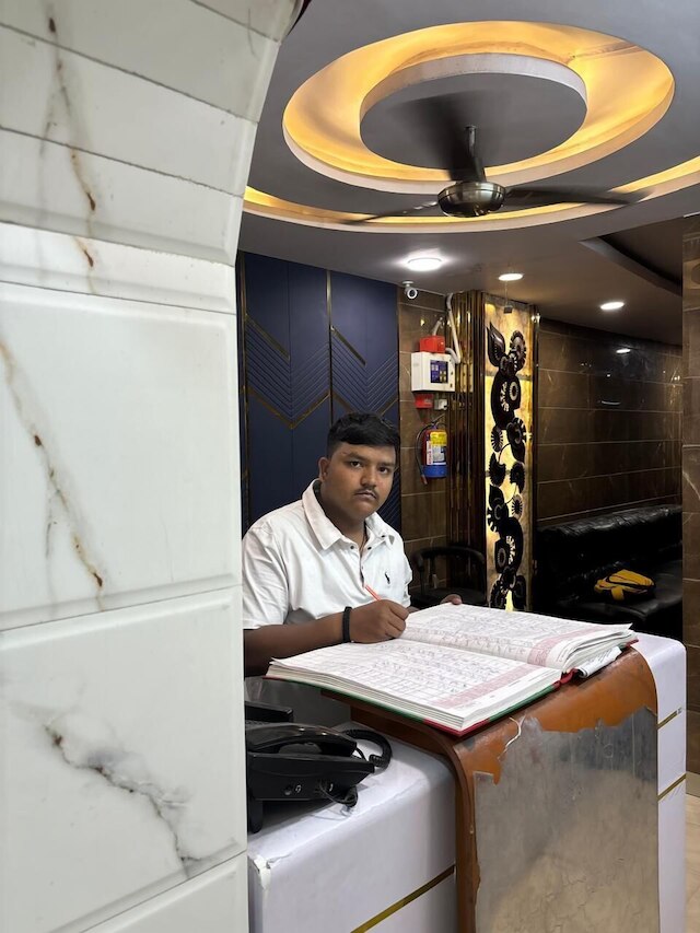 ホテル アカシュ コンチネンタル