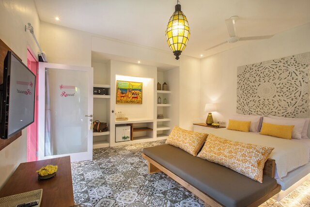 ピンクプライベート サヌール - フォー クール アダルツ オンリー