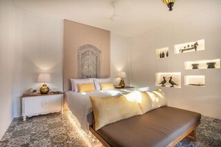 ピンクプライベート サヌール - フォー クール アダルツ オンリー