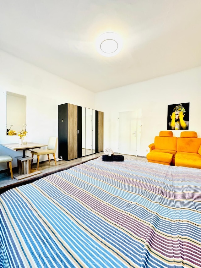 ブライト 3ベッドルーム アパートメント ステップス フロム FAC プラッツ