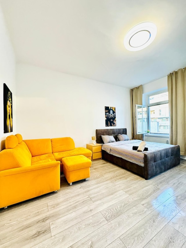 ブライト 3ベッドルーム アパートメント ステップス フロム FAC プラッツ