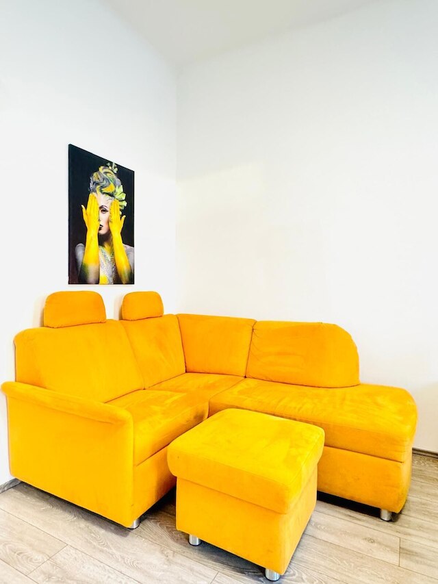 ブライト 3ベッドルーム アパートメント ステップス フロム FAC プラッツ