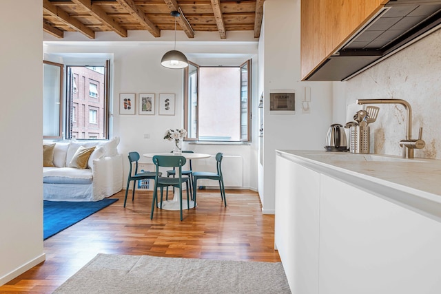 キャプティベイティング フラット ニア シティ センター