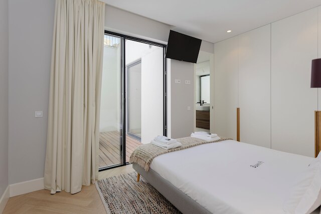 プール パラダイス アパートメント C