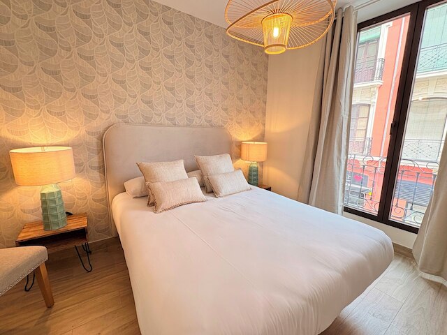 ソフィスティケイテッド ハウス ウィズ テラス. プラザ デル レアレホ