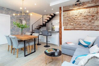 ソフィスティケイテッド ハウス ウィズ テラス. プラザ デル レアレホ