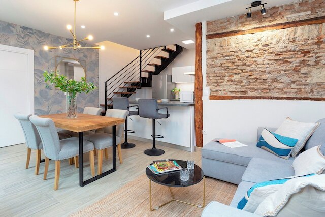 ソフィスティケイテッド ハウス ウィズ テラス. プラザ デル レアレホ