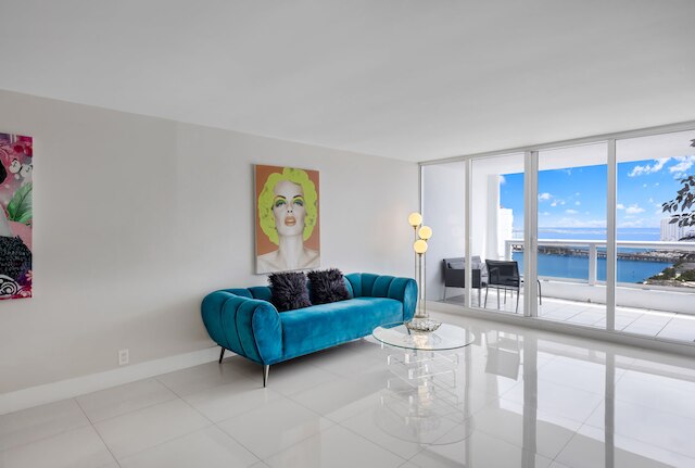 サン スタイル スペース 3ベッドルーム グランド