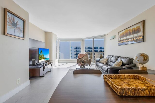 オーシャン コンフォート ウィズ バルコニー アンド プール