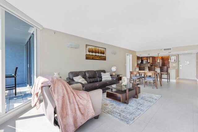 オーシャン コンフォート ウィズ バルコニー アンド プール