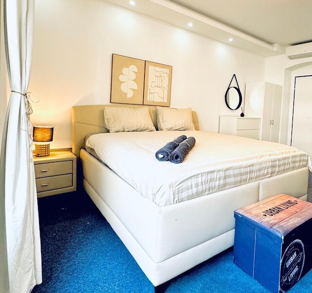 スペーシャス 7ベッドルーム アパートメント プライム ロケーション