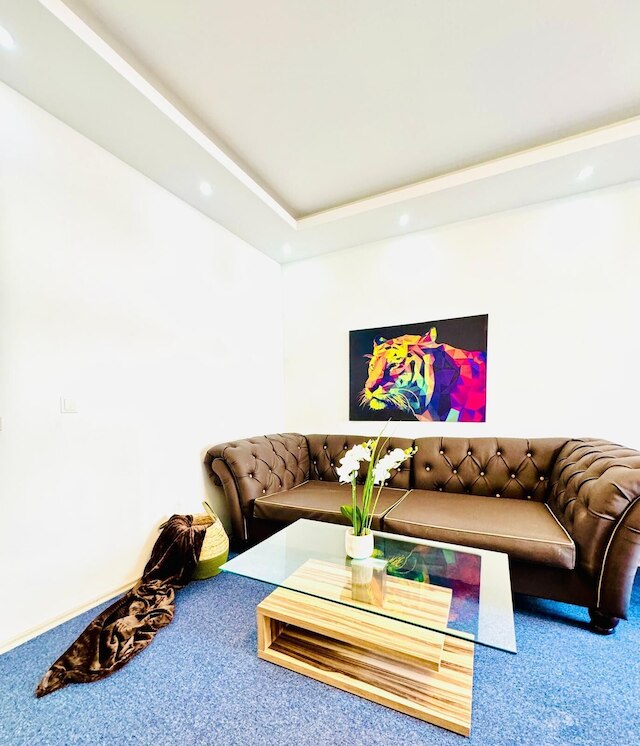 スペーシャス 7ベッドルーム アパートメント プライム ロケーション