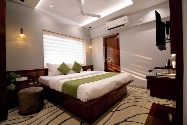 エヴァラ バイ メラキ イン