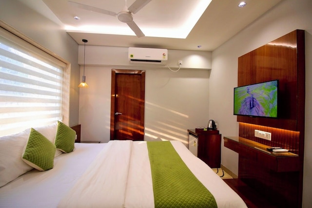 エヴァラ バイ メラキ イン