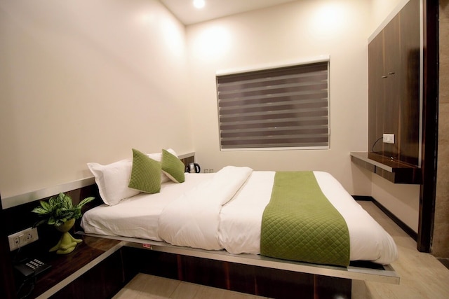 エヴァラ バイ メラキ イン