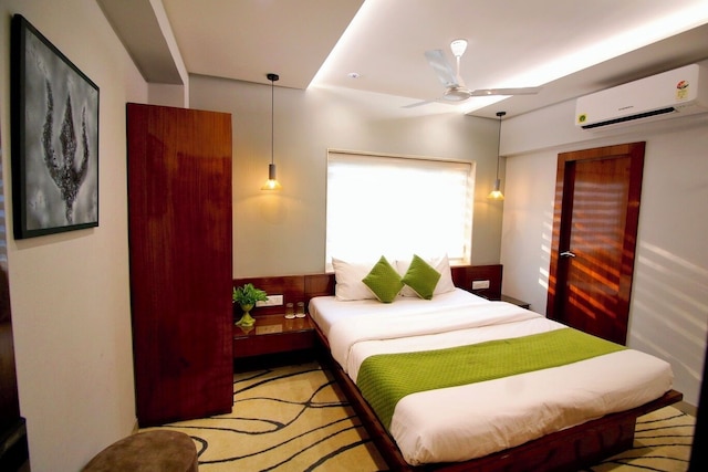 エヴァラ バイ メラキ イン