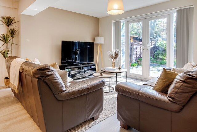 スペーシャス 4ベッド, フリー パーキング, ショート オア ロング ステイズ