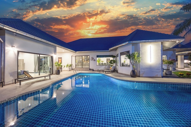 ヴィラ ワリー ミニッツ トゥ シティ アンド ビーチ