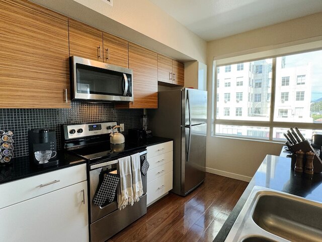 スタイリッシュ リトリート ウィズ プール ジム パーキング 10ミニッツ トゥ シーダーズ