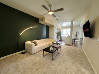 スタイリッシュ リトリート ウィズ プール ジム パーキング 10ミニッツ トゥ シーダーズ