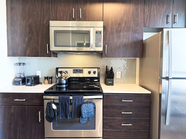 デコ スタイル ウィズ プール ジム パーキング 10 分 トゥ シダーズ