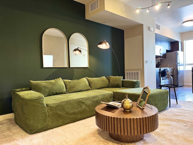 デコ スタイル ウィズ プール ジム パーキング 10 分 トゥ シダーズ