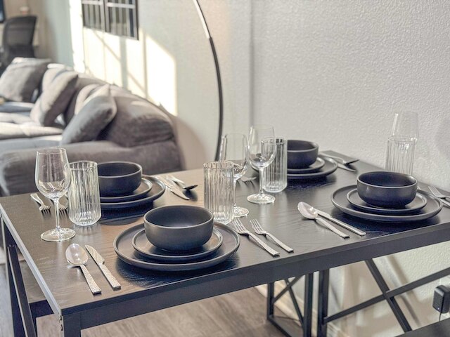 モダン エスケープ ウィズ プール ジム パーキング 10 分 トゥ シダーズ