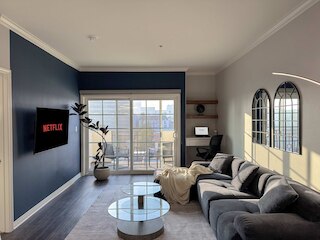 モダン エスケープ ウィズ プール ジム パーキング 10 分 トゥ シダーズ