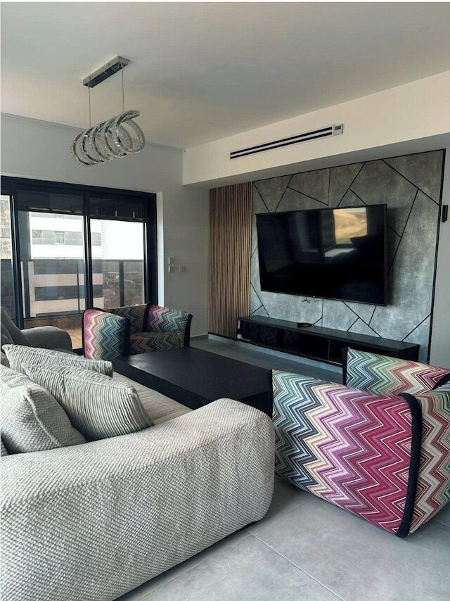 チャーミング 4 ベッドルーム アパートメント ウィズ ステラー シー ビュー