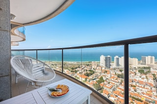 ネベ ツェデク パノラマ ステイ バイ シー アンド レント