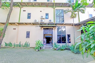 ホテル O スマラン ニア バンダラ アフマド ヤニ フォーマリー ルマ チェリア