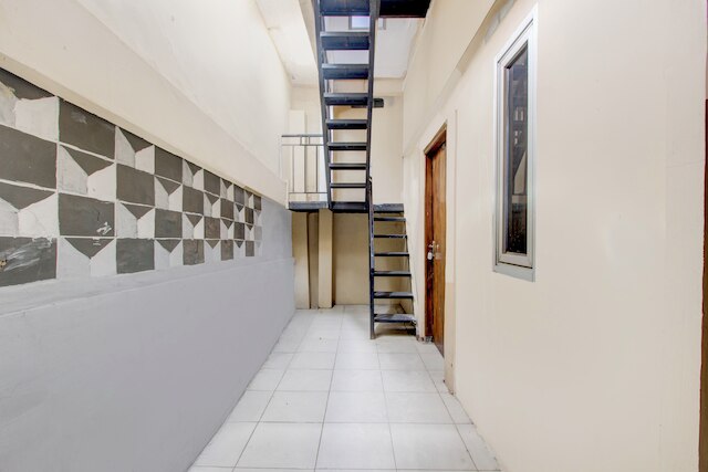 ホテル O スマラン ニア バンダラ アフマド ヤニ フォーマリー ルマ チェリア